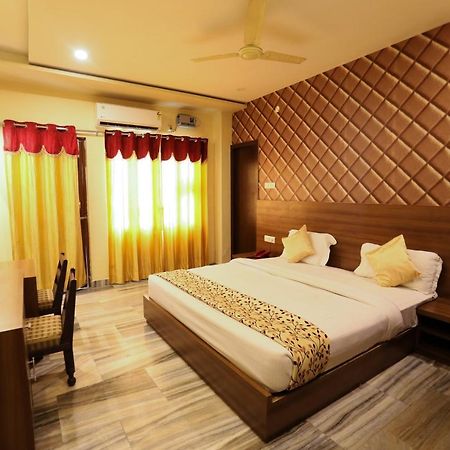 Hotel Vishwanath Варанаси Екстериор снимка