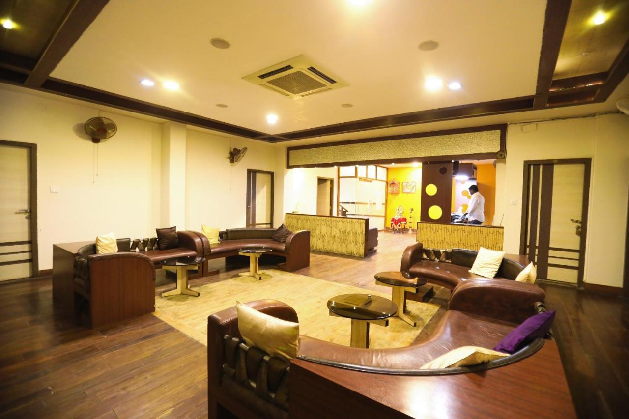 Hotel Vishwanath Варанаси Екстериор снимка