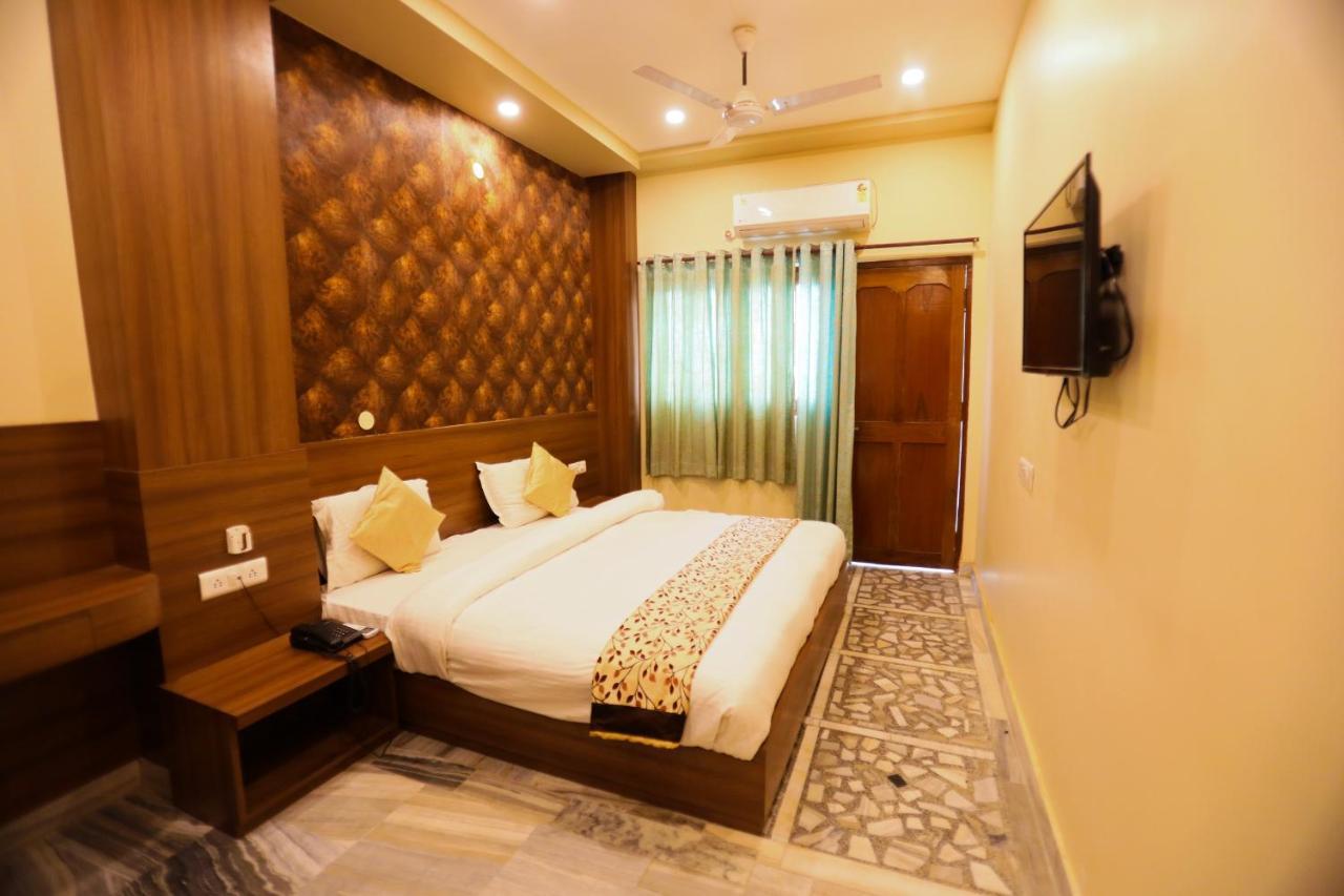 Hotel Vishwanath Варанаси Екстериор снимка