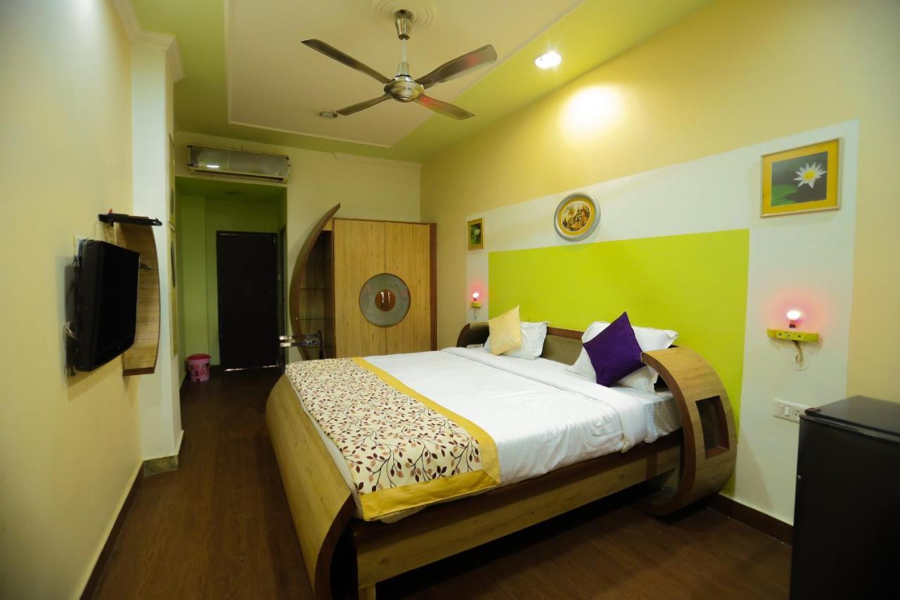 Hotel Vishwanath Варанаси Екстериор снимка