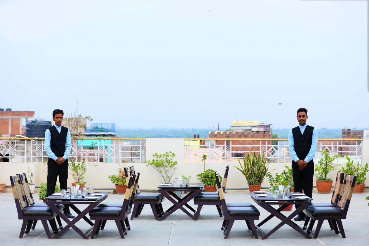 Hotel Vishwanath Варанаси Екстериор снимка